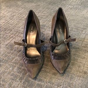 Vintage inspired grey Nine West heals